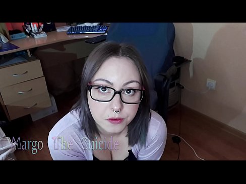 ❤️ Sexy meisie met bril suig dildo diep op kamera ☑ Porno by ons