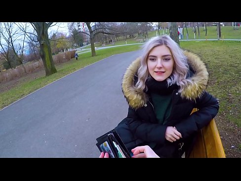 ❤️ Sluk 'n vreemdeling se warm kom vir geld - blowjob in the park deur Eva Elfie ☑ Porno by ons
